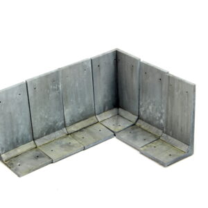 L-shaped concrete wall 2m high