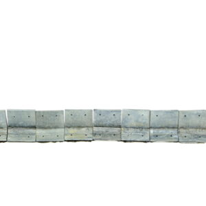 L-shaped concrete wall 1m high