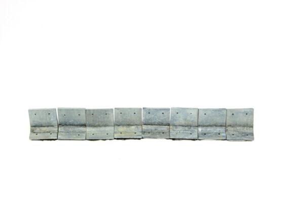L-shaped concrete wall 1m high