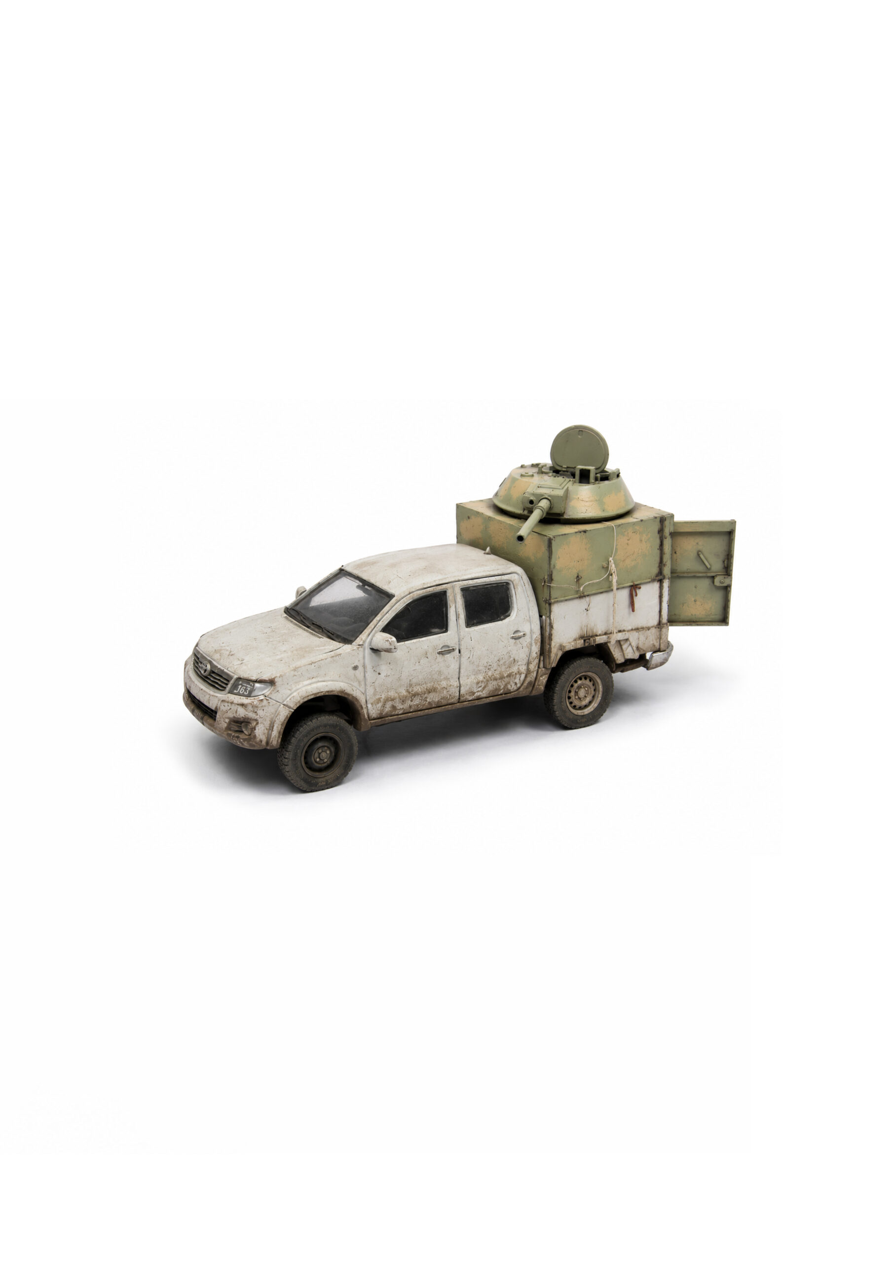 Toyota Hilux with BMP-1 Turret 1/72